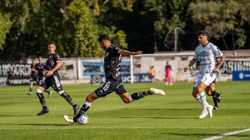 Báo bóng đá cập nhật hôm nay với chuyển nhượng sốt dẻo, nhận định trận đấu và bảng xếp hạng mới